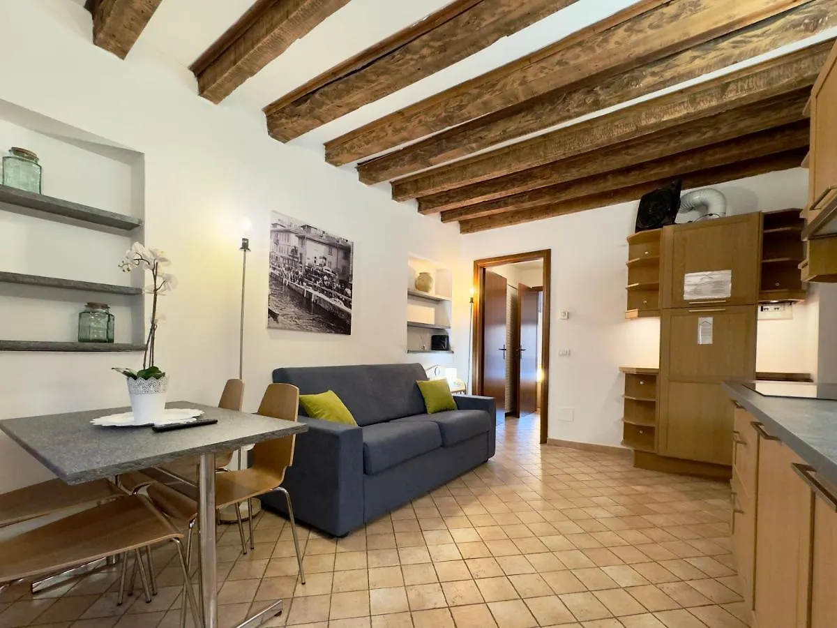 Sensational Navigli Apartment Милан Италия