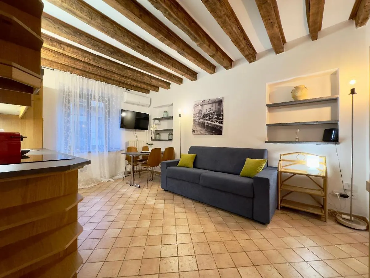 Sensational Navigli Apartment Милан